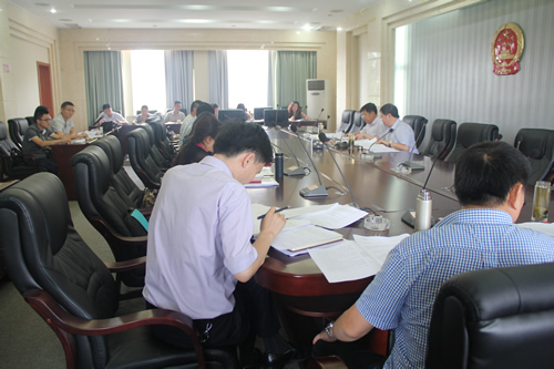 政府領(lǐng)導、企業(yè)代表參加了崇禮新城投資合作協(xié)議討論會(huì )(圖2)