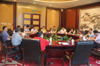 區政府與四川天恒泰有限責任公司洽談投資合作協(xié)議